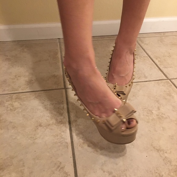 Spiked Studded Platform 5” Heels Size 8M - Picture 4 of 8